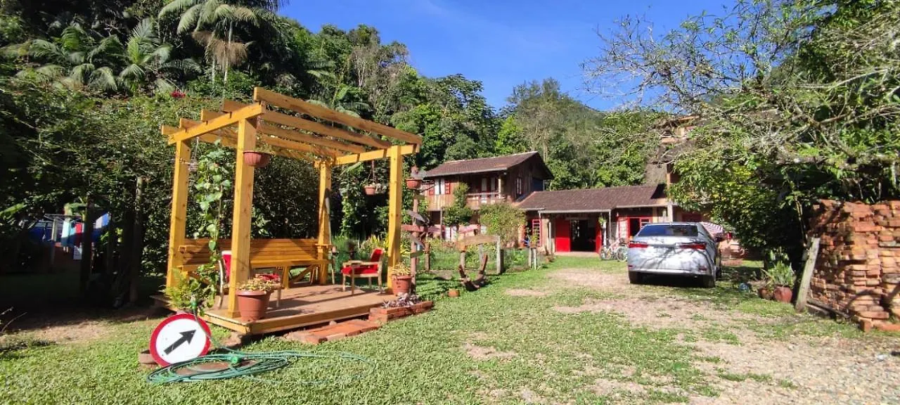 Alojamento de Acomodação e Pequeno-almoço Quinta Da Gavea - Hospedaria E Quintal Criativo Rodeio