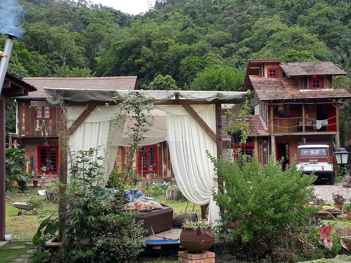 Alojamento de Acomodação e Pequeno-almoço Quinta Da Gavea - Hospedaria E Quintal Criativo Rodeio